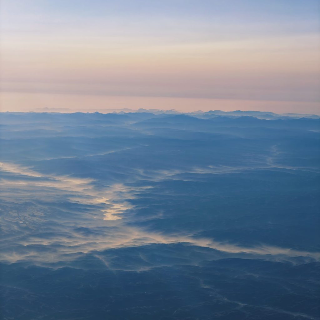 图片[1]-Minimalist Editing for Travel Stories: Crafting Publish-Ready Visuals with a Single Bag-YiMeng