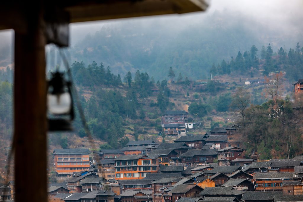 图片[1]-In the Lens: The Fireworks of Qianhu Miao Village and the Emerald Moments of Xiaoqikong in Southeastern Guizhou-YiMeng
