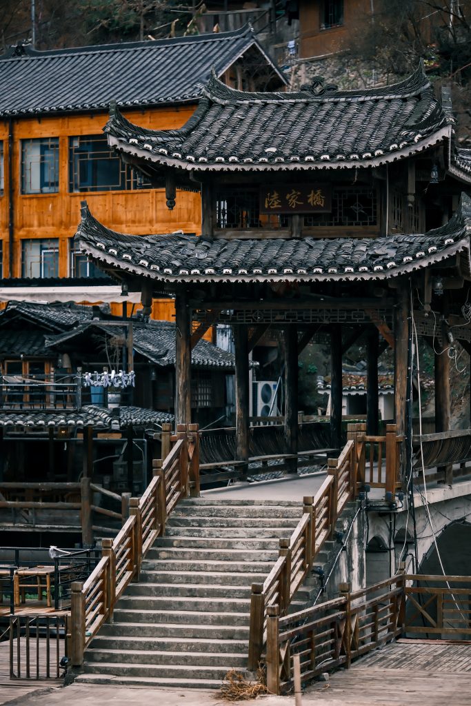 图片[2]-In the Lens: The Fireworks of Qianhu Miao Village and the Emerald Moments of Xiaoqikong in Southeastern Guizhou-YiMeng